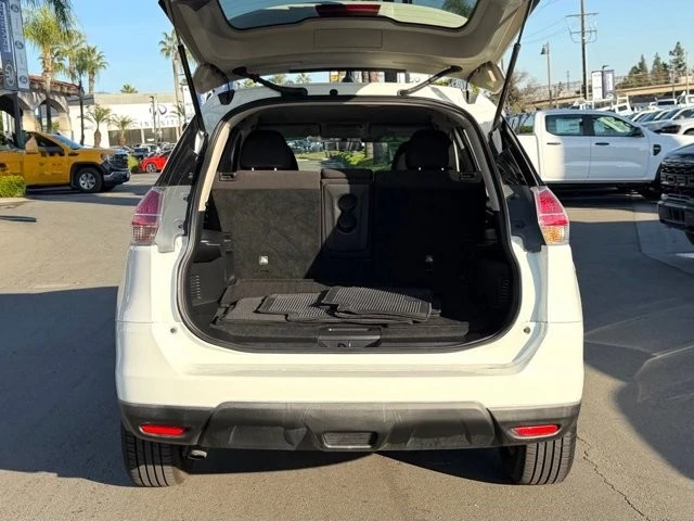 2016 Nissan Rogue - Image 9 of 12