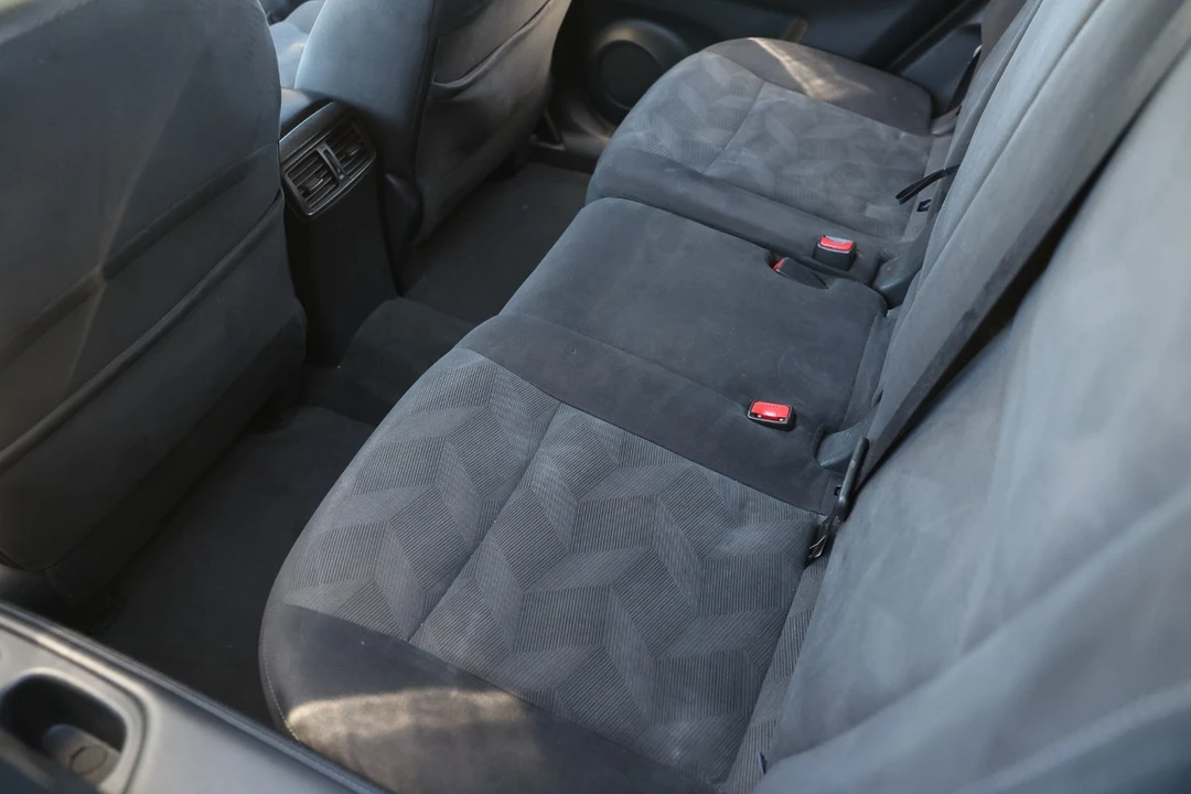 2016 Nissan Rogue - Image 10 of 12
