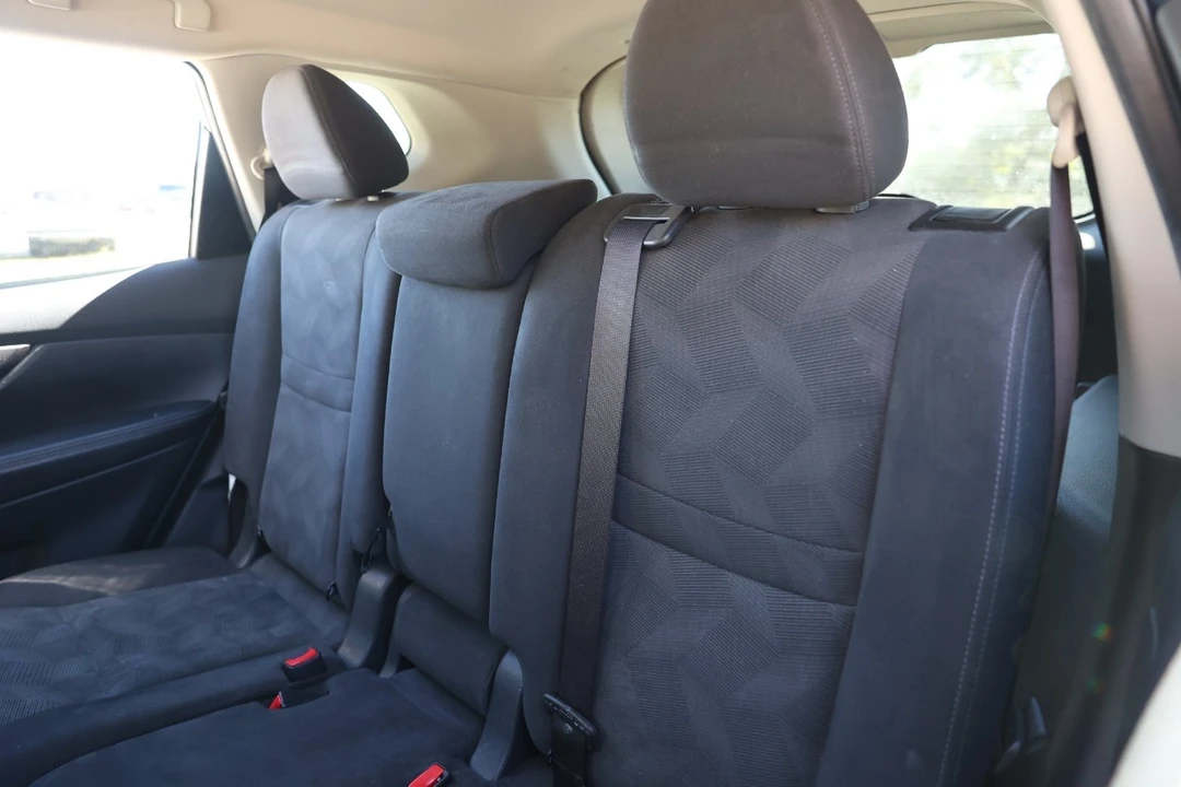 2016 Nissan Rogue - Image 8 of 12