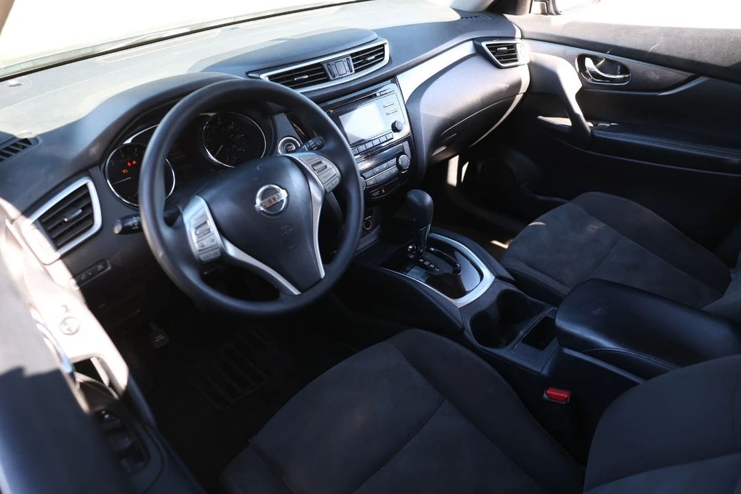 2016 Nissan Rogue - Image 4 of 12