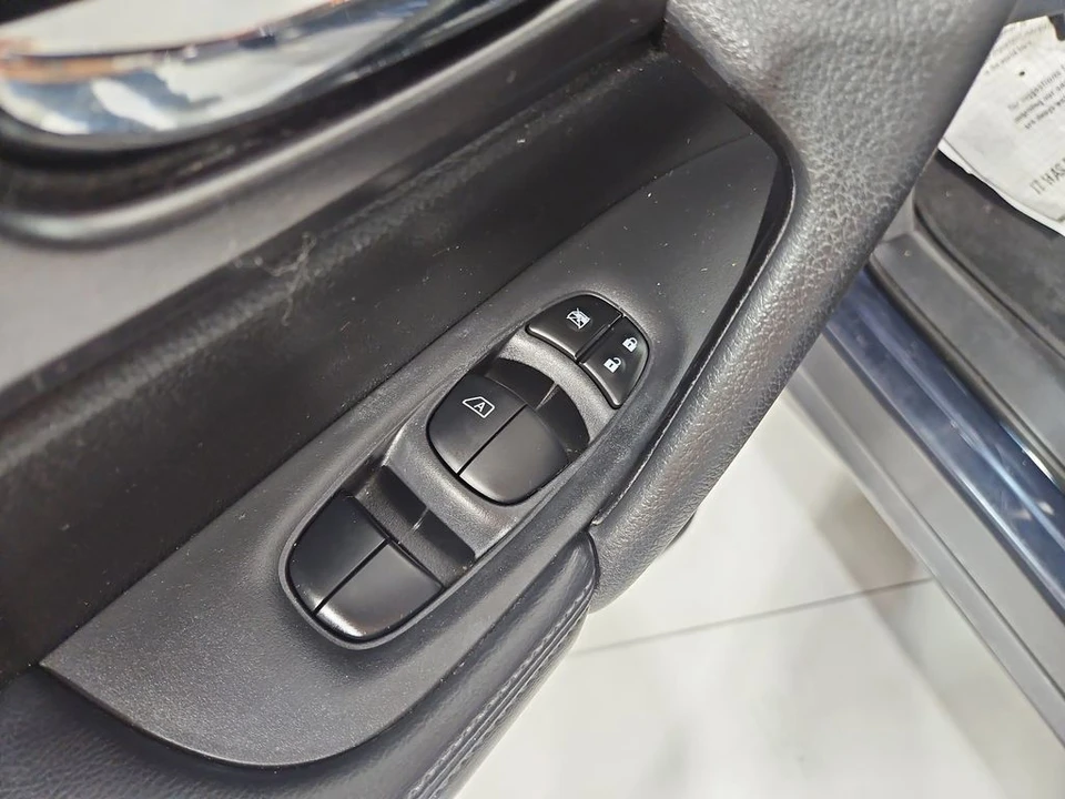 2016 Nissan Rogue - Image 12 of 12
