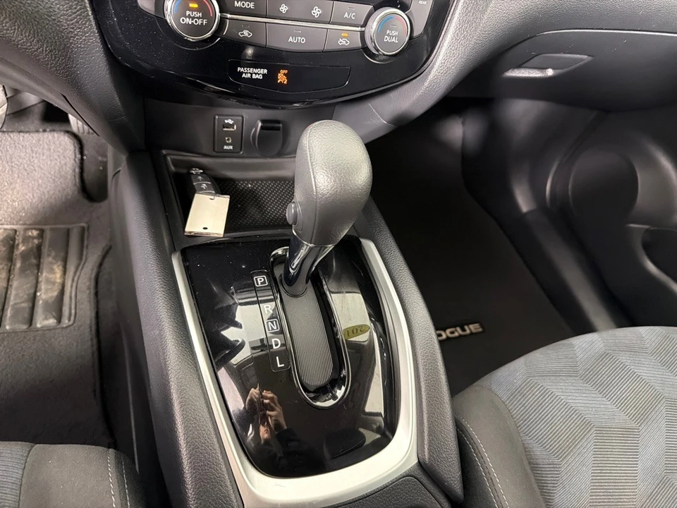 2016 Nissan Rogue - Image 18 of 21