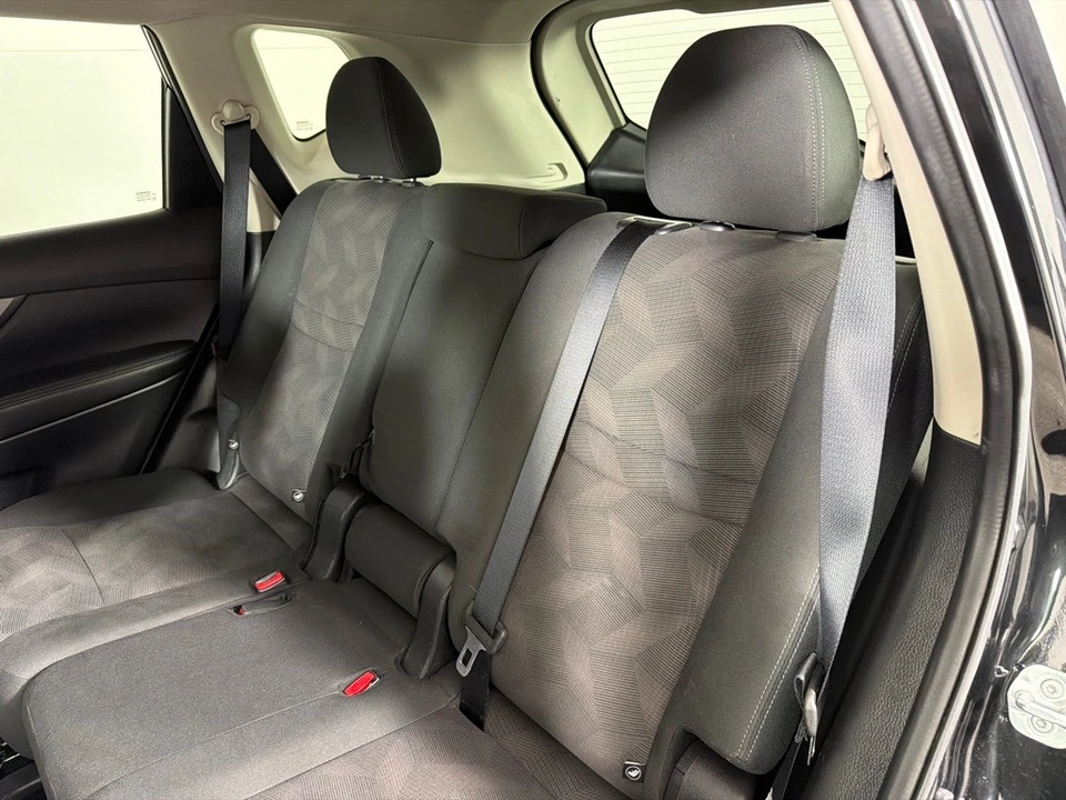 2016 Nissan Rogue - Image 20 of 21