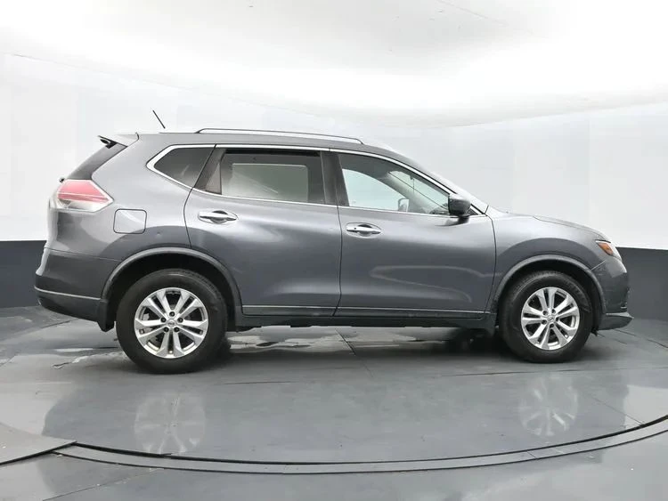 2016 Nissan Rogue - Image 4 of 12