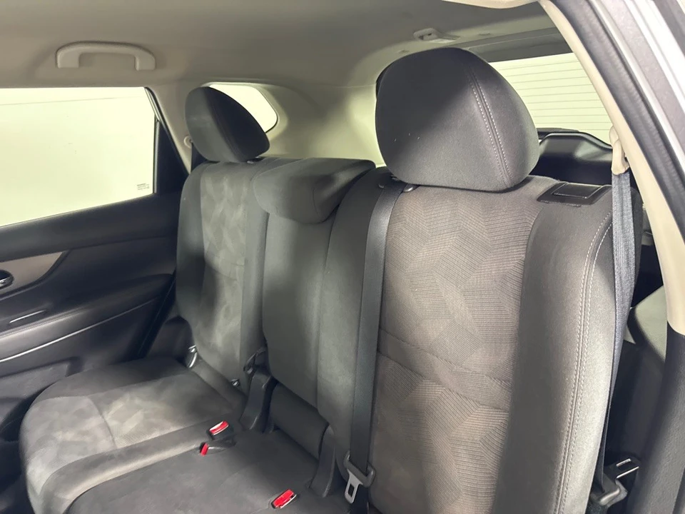 2016 Nissan Rogue - Image 21 of 21