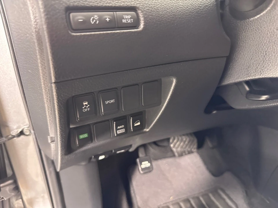 2016 Nissan Rogue - Image 14 of 21