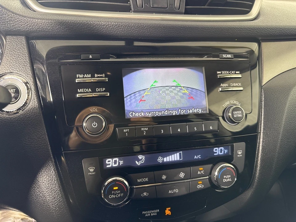 2016 Nissan Rogue - Image 17 of 21