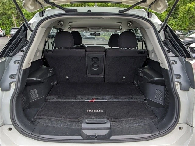 2016 Nissan Rogue - Image 13 of 21