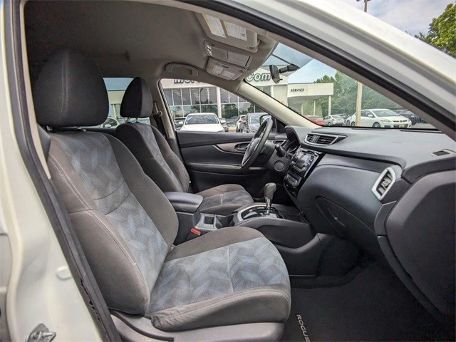 2016 Nissan Rogue - Image 11 of 12