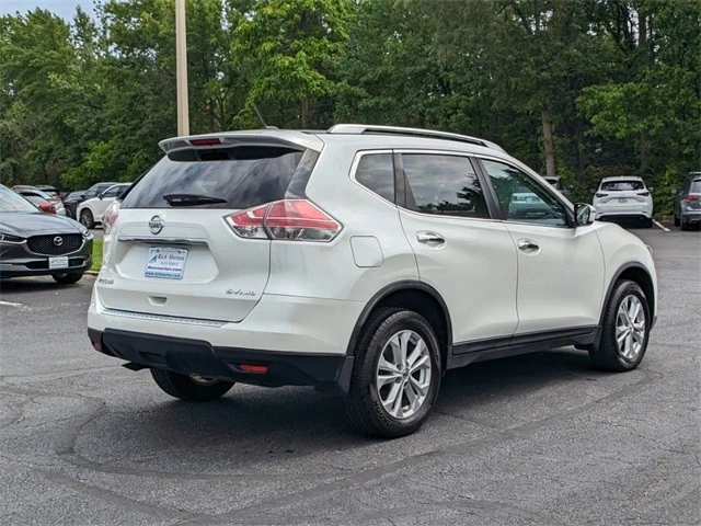 2016 Nissan Rogue - Image 4 of 12
