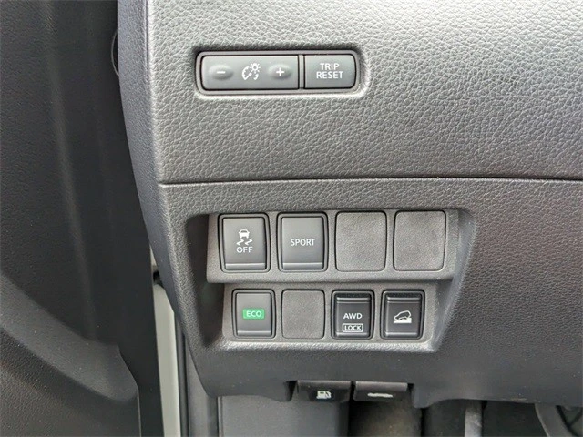 2016 Nissan Rogue - Image 20 of 21