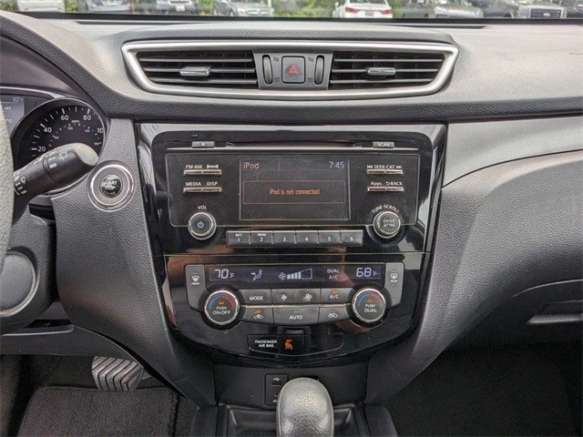 2016 Nissan Rogue - Image 17 of 21