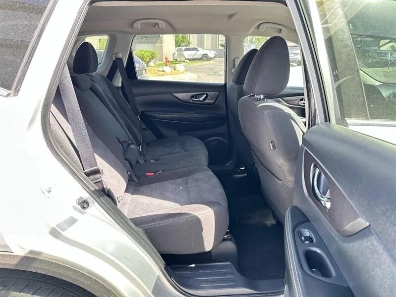 2016 Nissan Rogue - Image 10 of 21