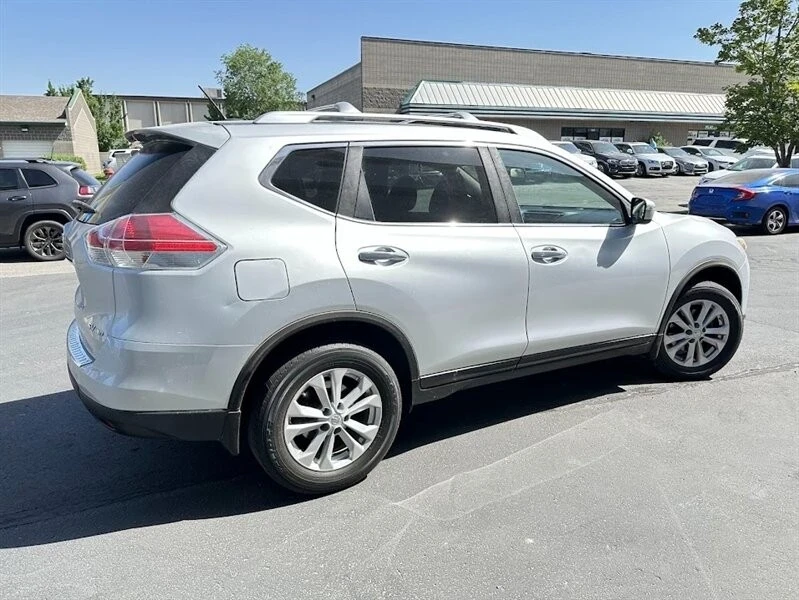 2016 Nissan Rogue - Image 9 of 21