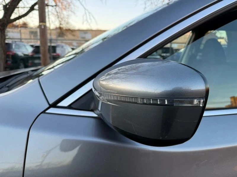2016 Nissan Rogue - Image 9 of 12