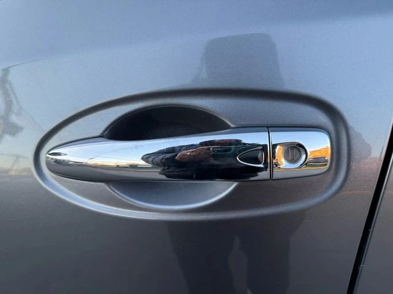 2016 Nissan Rogue - Image 10 of 12