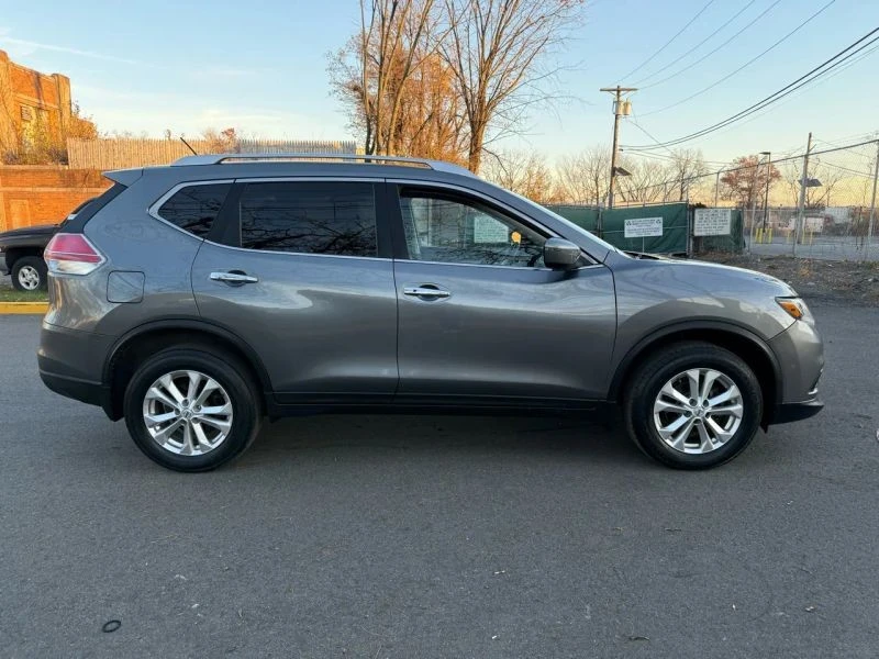 2016 Nissan Rogue - Image 2 of 12