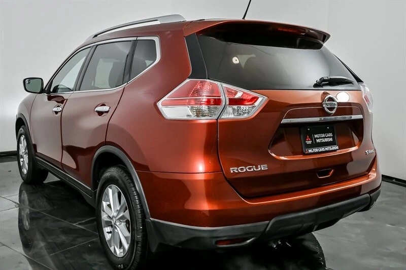2016 Nissan Rogue - Image 8 of 12