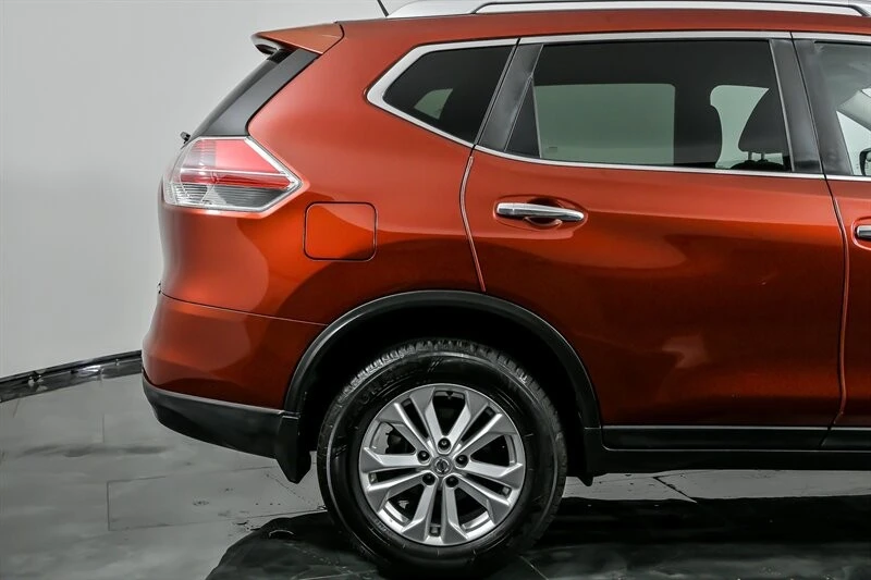 2016 Nissan Rogue - Image 11 of 12