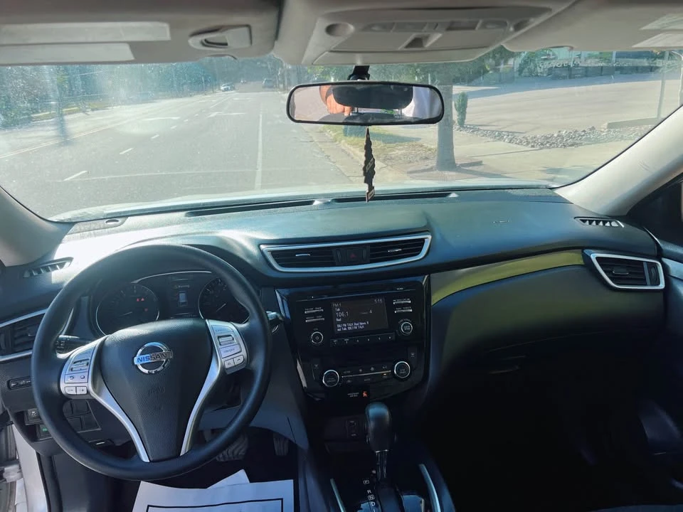 2016 Nissan Rogue - Image 8 of 10