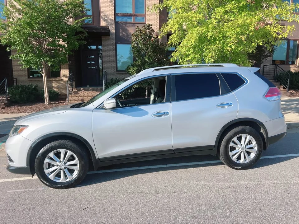 2016 Nissan Rogue - Image 2 of 10