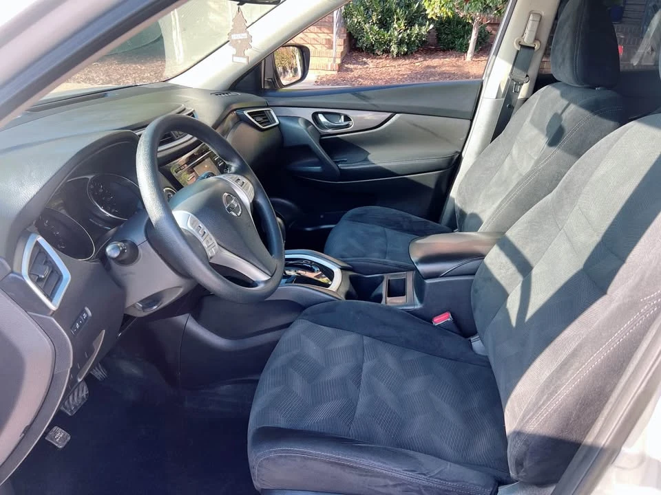 2016 Nissan Rogue - Image 6 of 10