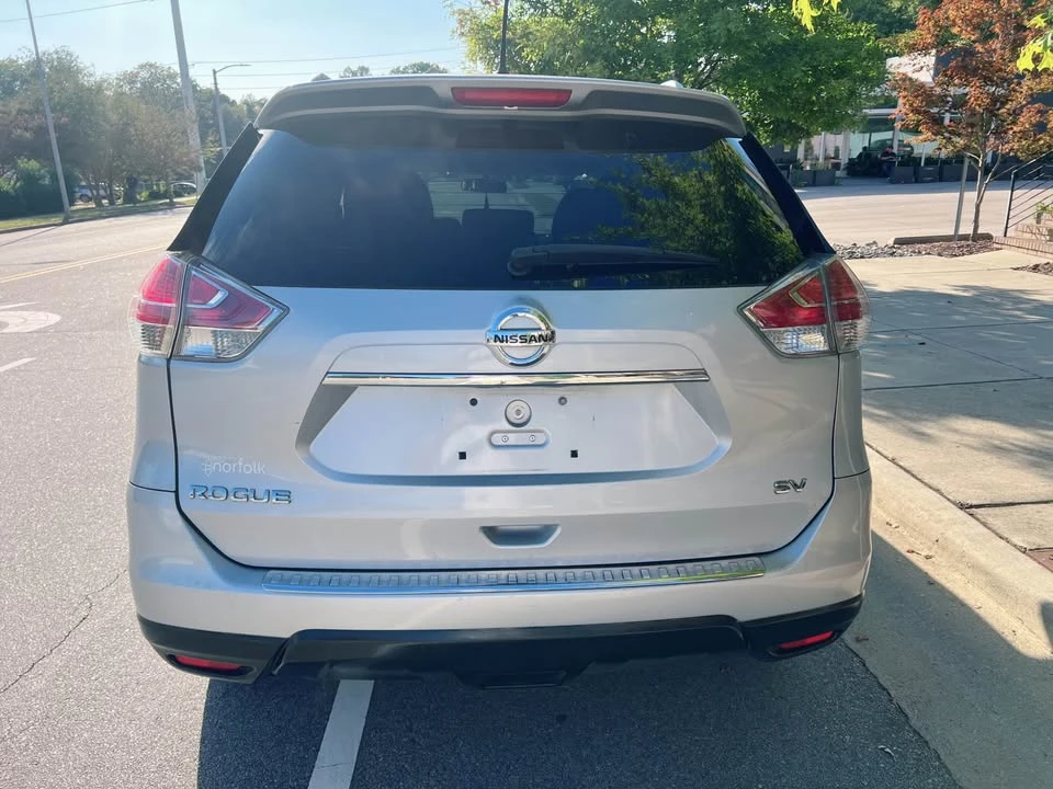 2016 Nissan Rogue - Image 4 of 10