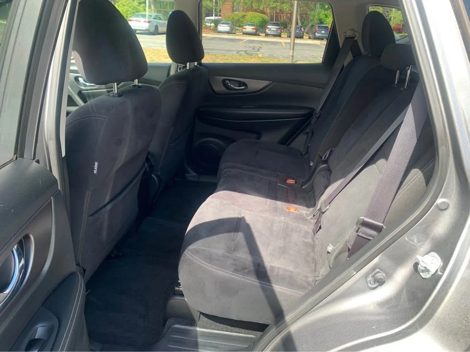 2016 Nissan Rogue - Image 10 of 13