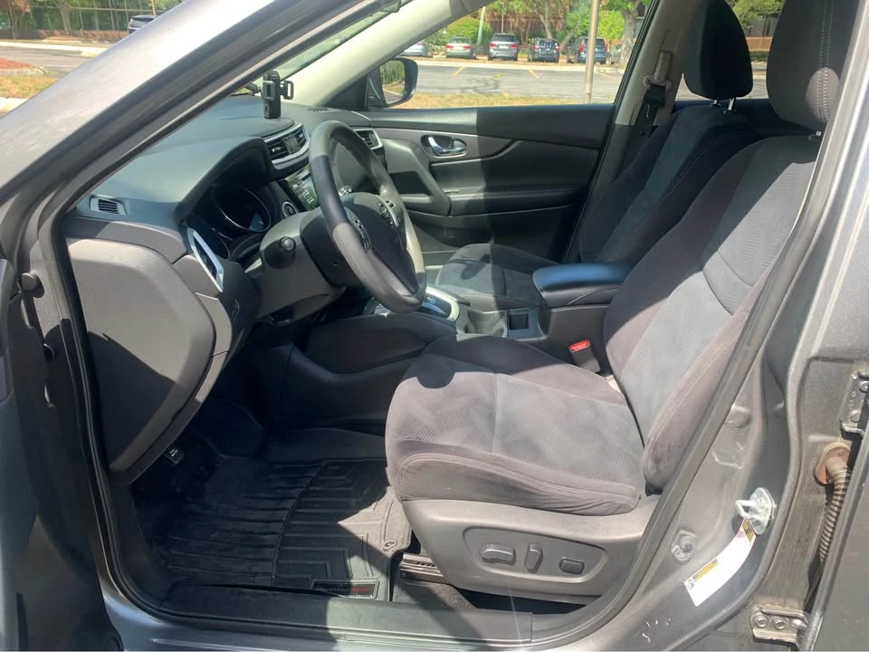 2016 Nissan Rogue - Image 9 of 13