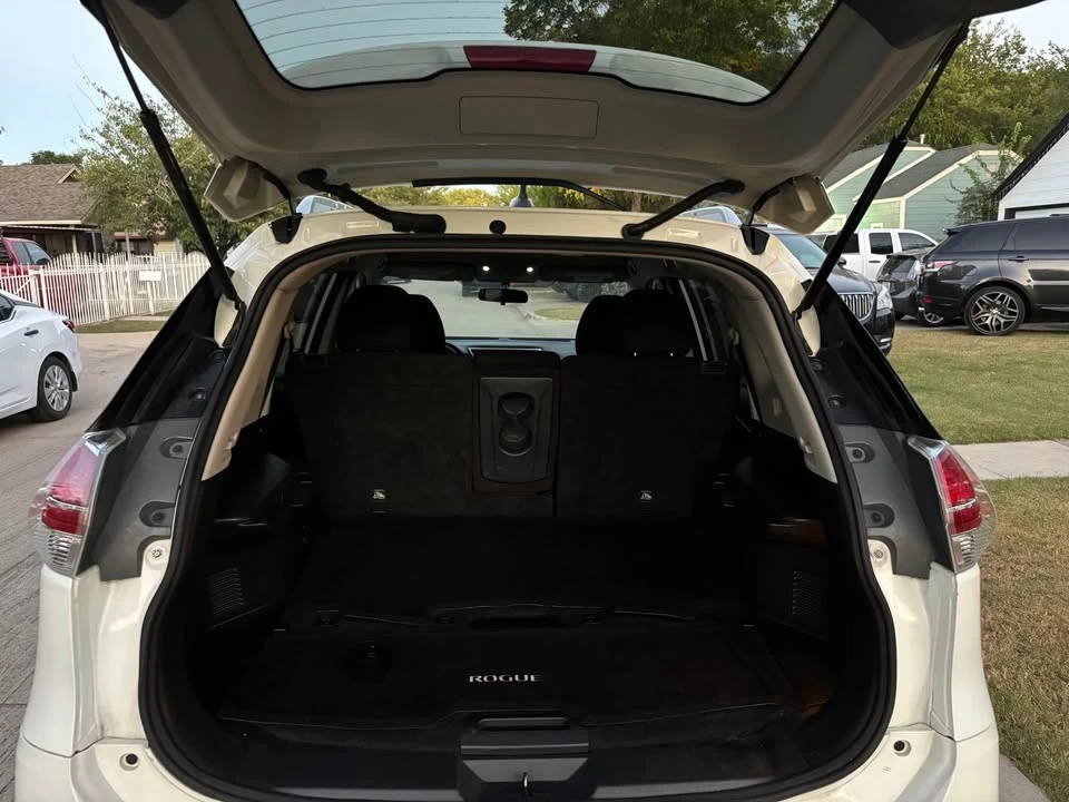 2016 Nissan Rogue - Image 11 of 14