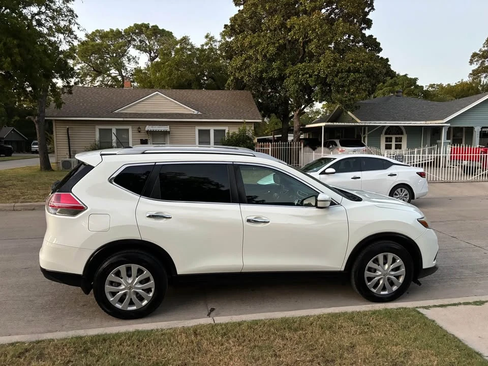 2016 Nissan Rogue - Image 8 of 14