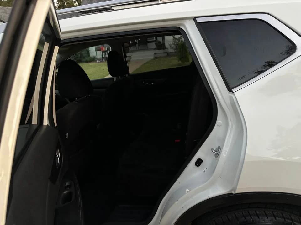 2016 Nissan Rogue - Image 10 of 14