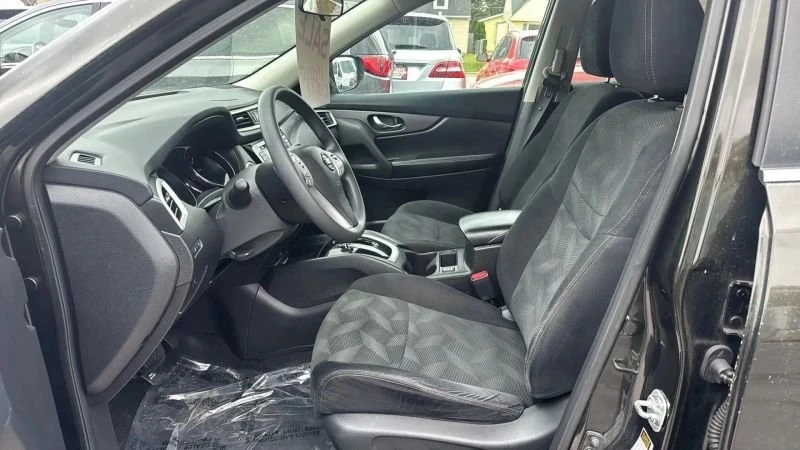 2016 Nissan Rogue - Image 8 of 10
