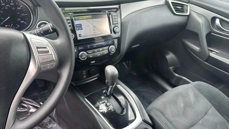2016 Nissan Rogue - Image 9 of 10