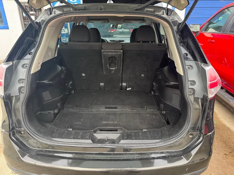 2016 Nissan Rogue - Image 10 of 12