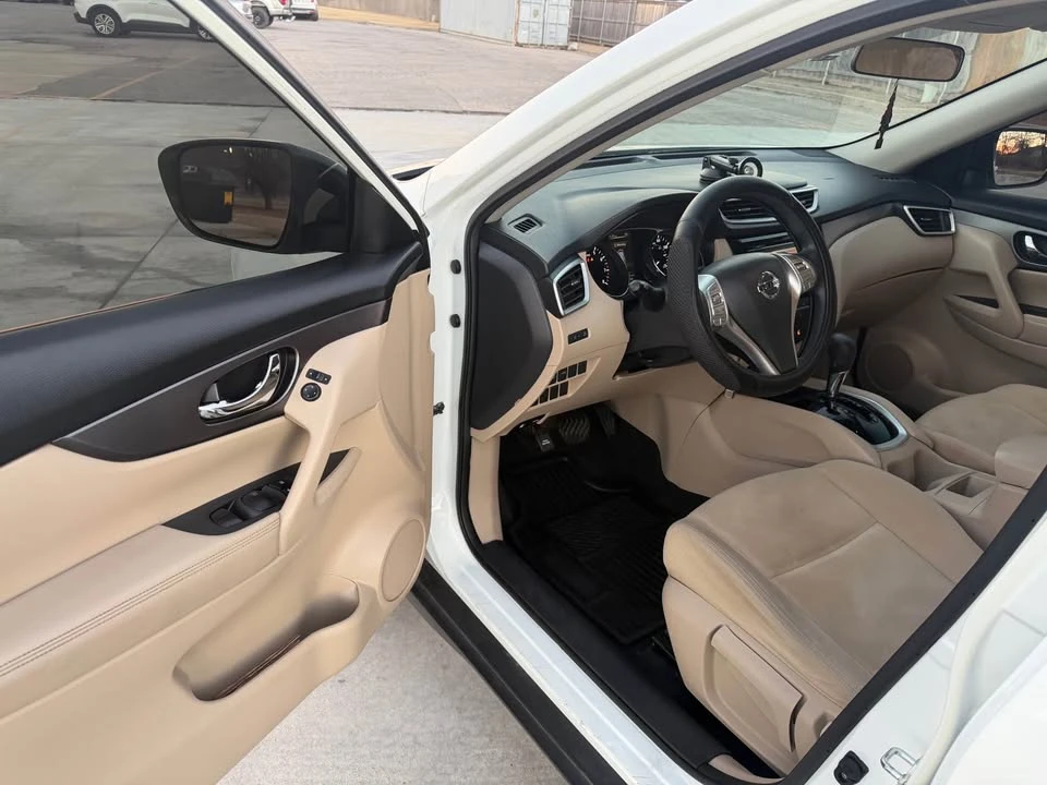 2016 Nissan Rogue - Image 6 of 13