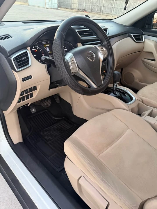 2016 Nissan Rogue - Image 7 of 13