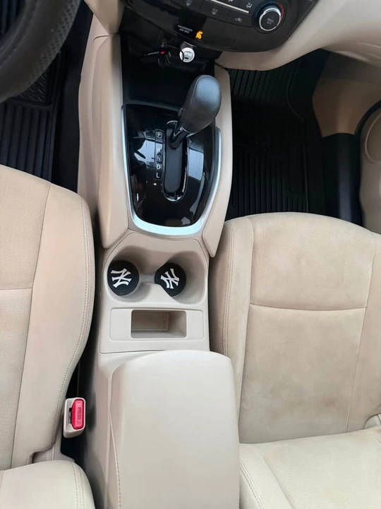2016 Nissan Rogue - Image 8 of 13