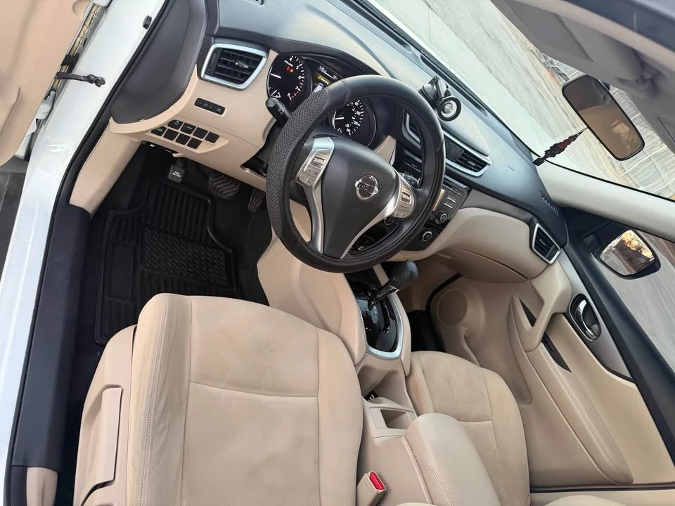 2016 Nissan Rogue - Image 9 of 13