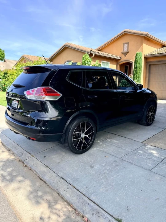 2016 Nissan Rogue - Image 3 of 11