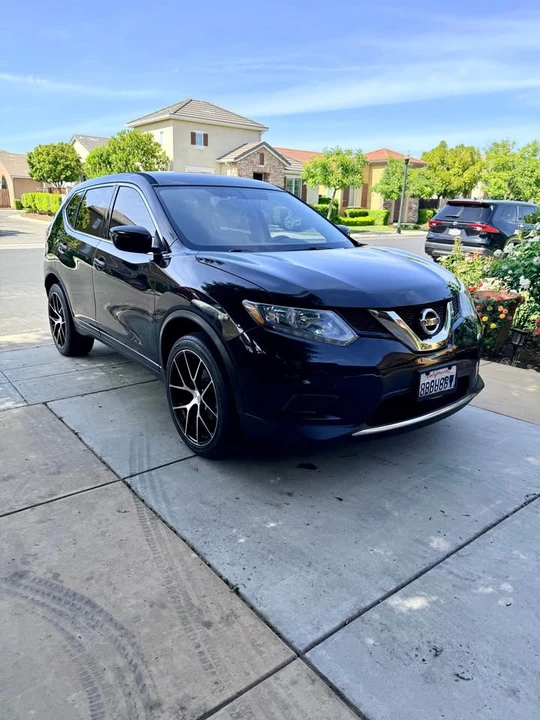 2016 Nissan Rogue - Image 2 of 11
