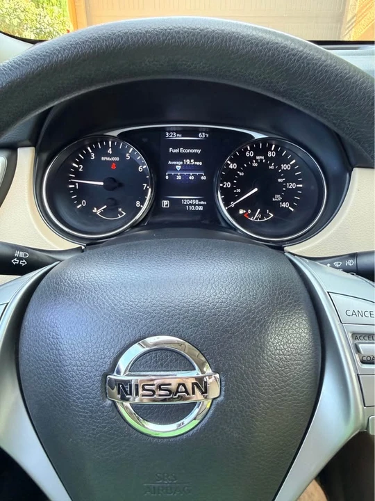2016 Nissan Rogue - Image 10 of 11