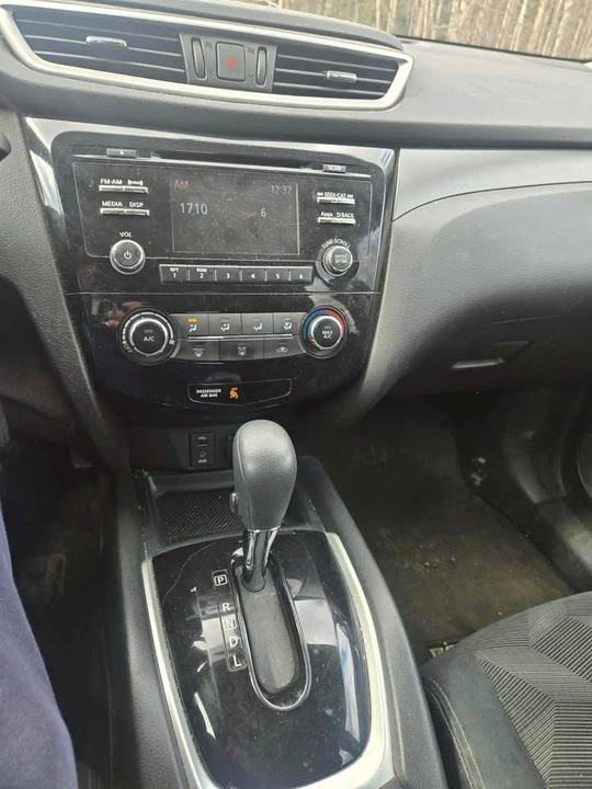 2016 Nissan Rogue - Image 18 of 20