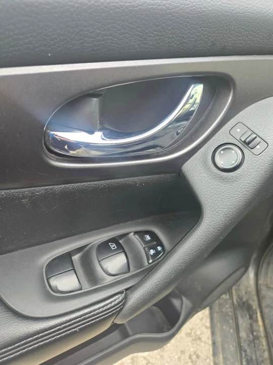 2016 Nissan Rogue - Image 16 of 20