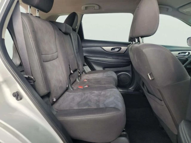 2016 Nissan Rogue - Image 17 of 20