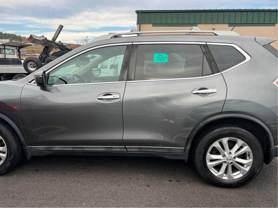 2016 Nissan Rogue - Image 2 of 15