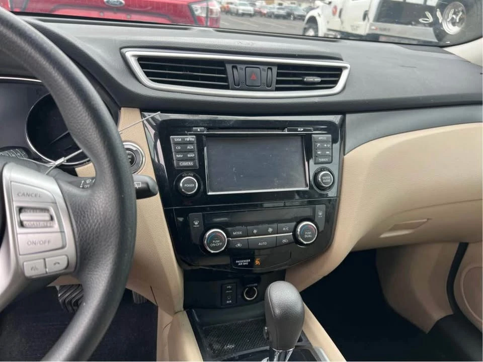 2016 Nissan Rogue - Image 6 of 15