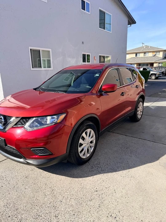 2016 Nissan Rogue - Image 2 of 10