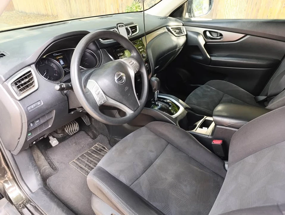 2016 Nissan Rogue - Image 4 of 5