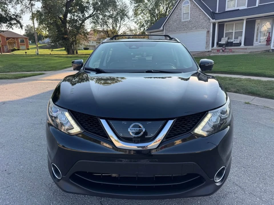 2016 Nissan Rogue - Image 2 of 14